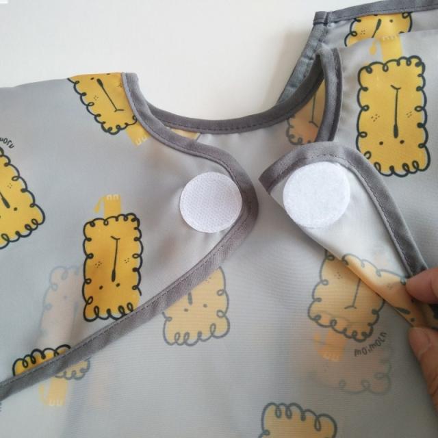 お食事エプロン ベビー 撥水 コンパクト イラスト かわいい スモッグ型 離乳食 赤ちゃん 汚れを防ぐの通販はau Pay マーケット プラスナオ