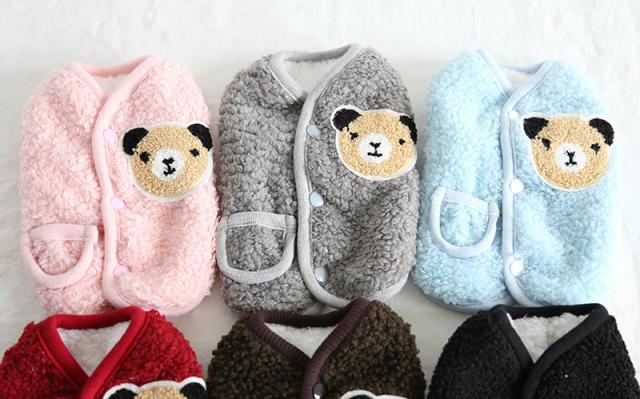 ドッグウェア ボアベスト 犬服 猫 裏ボア あったか 防寒着 ペット用品 小型犬 後ろ開き スナップボタン クマ くま アップリ ドッグウェア・アクセサリー