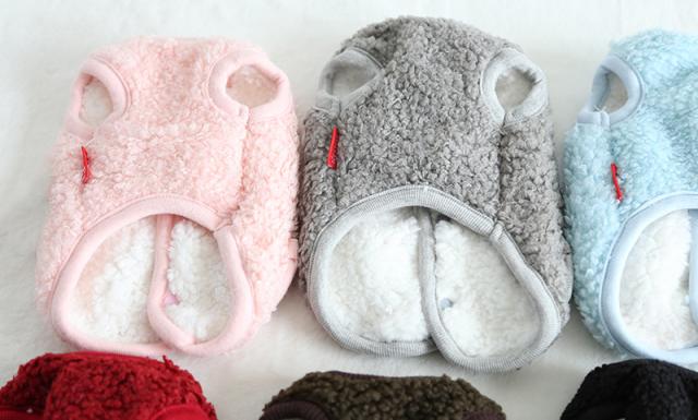 ドッグウェア ボアベスト 犬服 猫 裏ボア あったか 防寒着 ペット用品 小型犬 後ろ開き スナップボタン クマ くま アップリ ドッグウェア・アクセサリー
