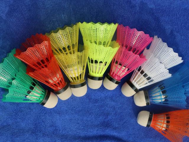 プラシャトル バドミントン プラスチック シャトル 12個入り