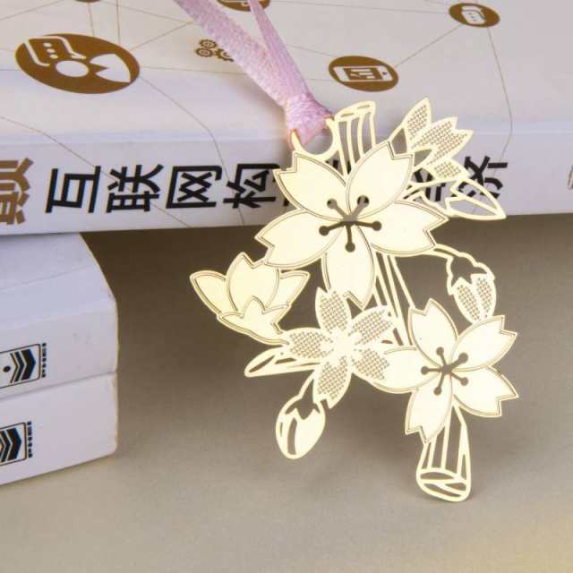 送料無料 しおり ブックマーク ブックマーカー 栞 桜柄 透かし模様 和柄 和風 ゴールドカラー 金属製 ギフト プレゼント おしゃれ 文房具 雑貨 ステーショナリー