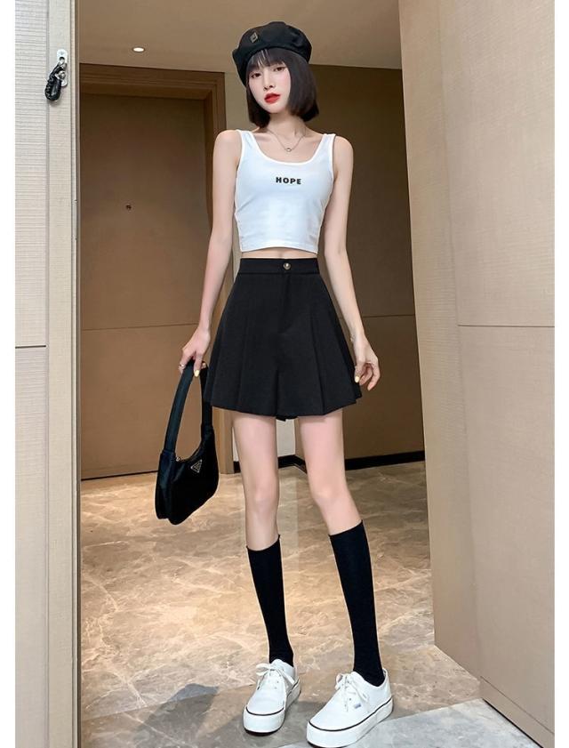 モンクレール・ショートパンツ・キュロット・プリーツ・ベージュ・40サイズ・M相当 モンクレール・ショートパンツ・キュロット・プリーツ・ベージュ