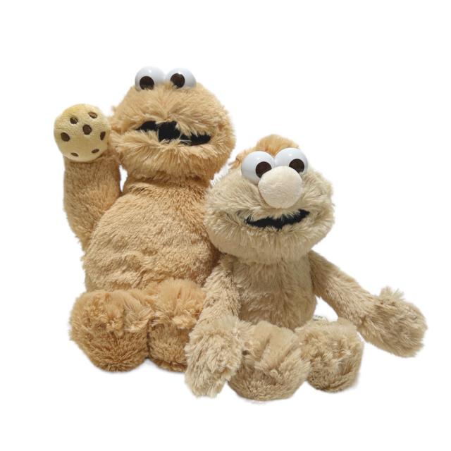 チ*ー様 KAWS Sesame Street エルモとクッキーモンスターセット 発売当日に完売となっていたUTのKAWS x SESAME STREETの