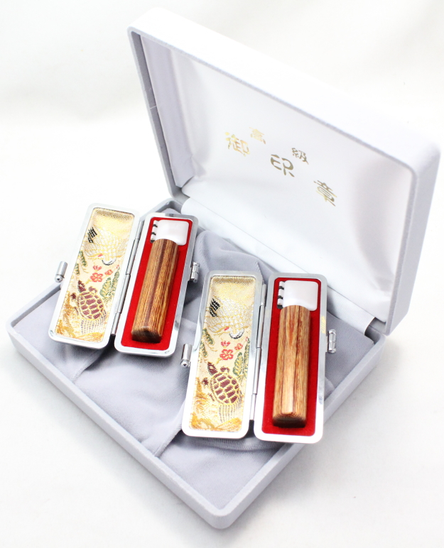 【送料無料】  印鑑・はんこ/実印/銀行印/彩樺印鑑２本セット/【15.0/18.0mm】化粧箱/高級もみ革印鑑ケース（鶴亀）付個人印鑑 ハンコ いんの通販は 7,678円