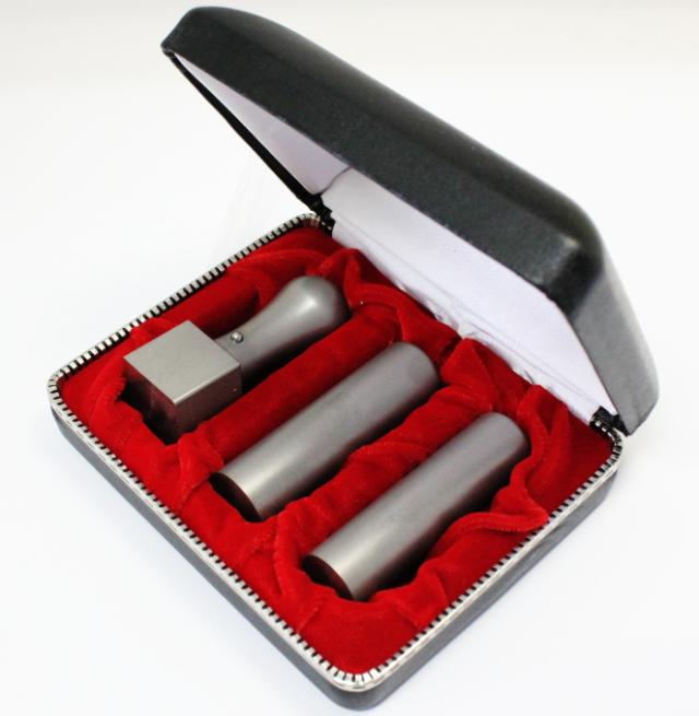 【送料無料】  印鑑・はんこ/法人印鑑 ブラストチタン印鑑３本Cセット（角24）専用ケース付【会社印】【代表印】【銀行印】【法人印】【の通販は 25,500円