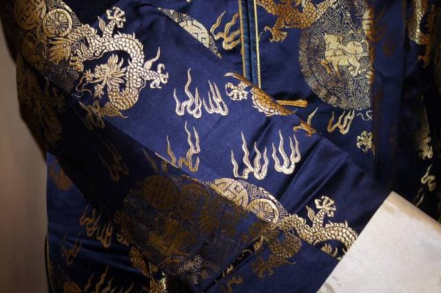 シルク地龍団柄高級カンフー服風アオザイ(紺色/金龍)_2