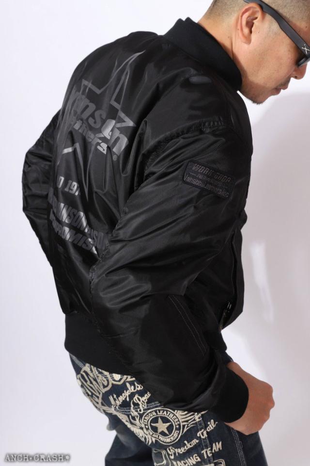 高品質TRENDIANO ウールジャケット L 黒 グレー 袖柄 メンズブルゾン 高品質TRENDIANO ウールジャケット L 黒 グレー 袖柄 メンズブルゾン