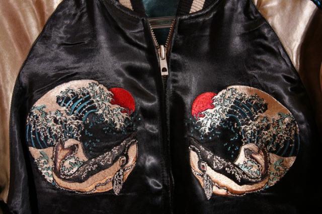 花旅楽団SCRIPT 波鯨柄 刺繍 和柄 スカジャン(SSJ-015)ブラック はな