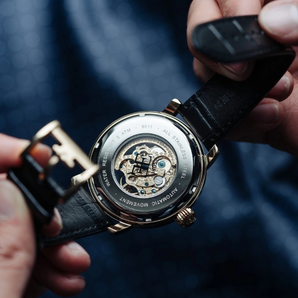 EARNSHAW アーンショウ メンズ腕時計 ES-8011-03 LONGCASE LAUREL GOLD