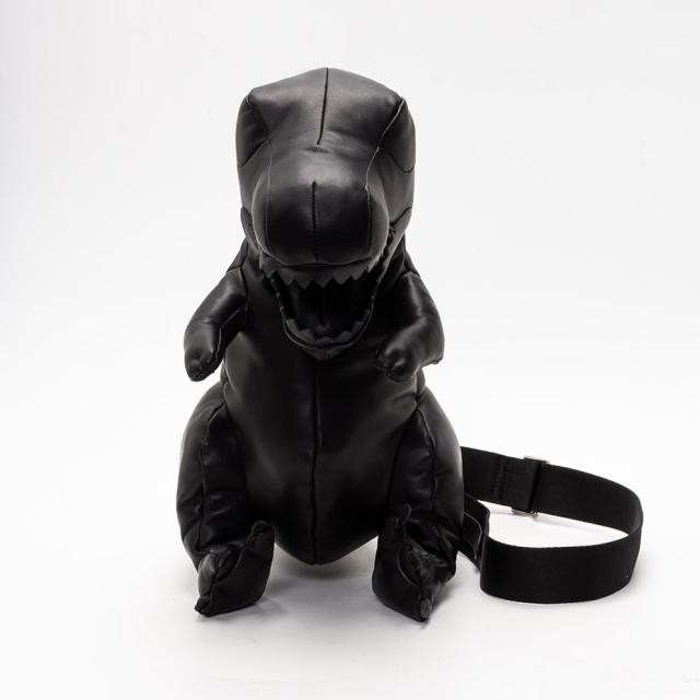 mihara yasuhiro T-rex sholder bag ミハラヤスヒロ Tレックス ショルダーバッグ レディース メンズ A14BG707 斜めがけ 肩掛け 大人 ブランド おしゃれ かっこいい かわいい 本革 革 羊革 シープスキン 恐竜 クラッチバッグ 黒 ブラック シルバー 鞄 バッグ 2025 冬 春 春夏_2