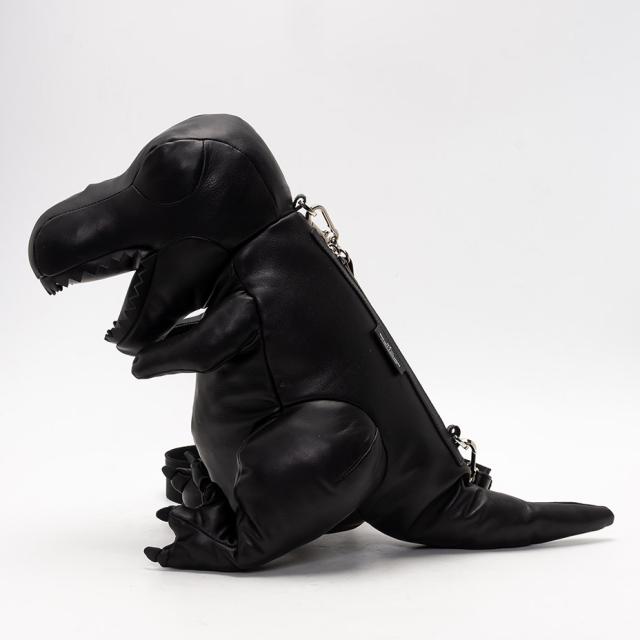 mihara yasuhiro T-rex sholder bag ミハラヤスヒロ Tレックス ショルダーバッグ レディース メンズ A14BG707 斜めがけ 肩掛け 大人 ブランド おしゃれ かっこいい かわいい 本革 革 羊革 シープスキン 恐竜 クラッチバッグ 黒 ブラック シルバー 鞄 バッグ 2025 冬 春 春夏_4
