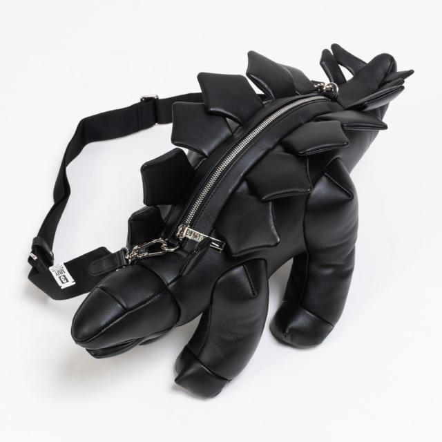 MIHARA YASUHIRO ミハラヤスヒロ 御徒面子 恐竜 ステゴサウルス ショルダーバッグ メンズ レディース 本革 曲がったがけ 成年者 大きめ ブランド名 肩かけ 格好のいい かっこいい 可愛らしい 革 クラッチペダル御徒面子 黒 黒いこと 鞄 御徒面子 DOLLS STEGOSAURUS BAG A16BG715