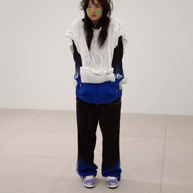 GRADIENT DYED TRACK TROUSERS 03 BS250619 ブランド BODYSONG. ボディソング トラックパンツ レディース メンズ ジャージ セットアップ 可能 下 トラック パンツ おしゃれ 可愛い カジュアル ブラック 黒 ブルー 青 ホワイト 白 国産 日本製 2025 冬 春 春夏_16