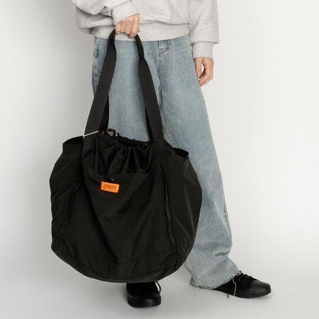 送料無料 ショルダーバッグ (L) 大容量 軽量 巾着 巾着バッグ メンズ レディース ブラック 黒 大きい 信玄武道バッグ 巾着ショルダー 肩掛け ショルダー ブランド ユニバーサルオーバーオール UNIVERSAL OVERALL 鞄 バッグ 大きめ 送料無料 ショルダーバッグ (L) 大容量 軽量 巾着 巾着バッグ メンズ