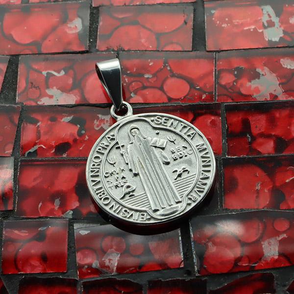 ステンレス ペンダント 16 聖ベネディクトゥス銀色 メイン メンズ レディース アクセサリー 送料無料 十字架 の通販はau Pay マーケット 株式会社ppp