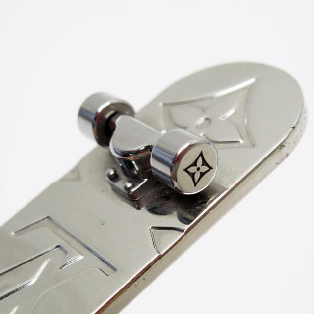 LOUIS VUITTON ルイ ヴィトン MP3135 チャーム キーリング シルバー×ナチュラル 14069 ユニセックス【中古】 t18824a LOUIS VUITTON ルイ ヴィトン MP3135 チャーム キーリング シルバー