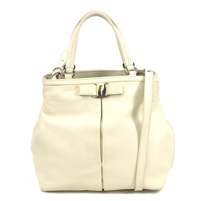 Salvatore Ferragamo サルヴァトーレフェラガモ ヴァラリボン