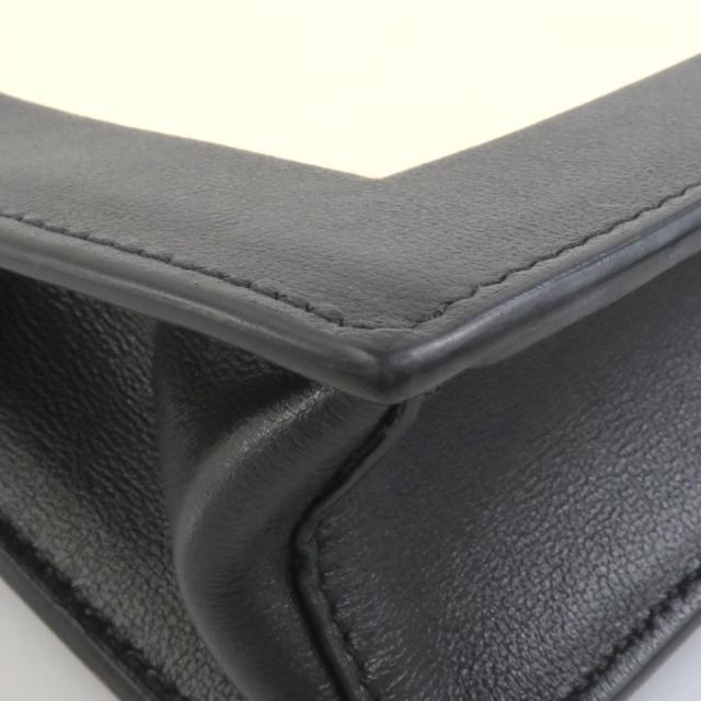 Valentino Garavani ヴァレンティノ ガラヴァーニ Vロゴ クラッチ