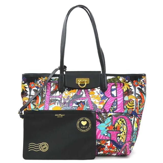 Salvatore Ferragamo サルヴァトーレフェラガモ ガンチーニ