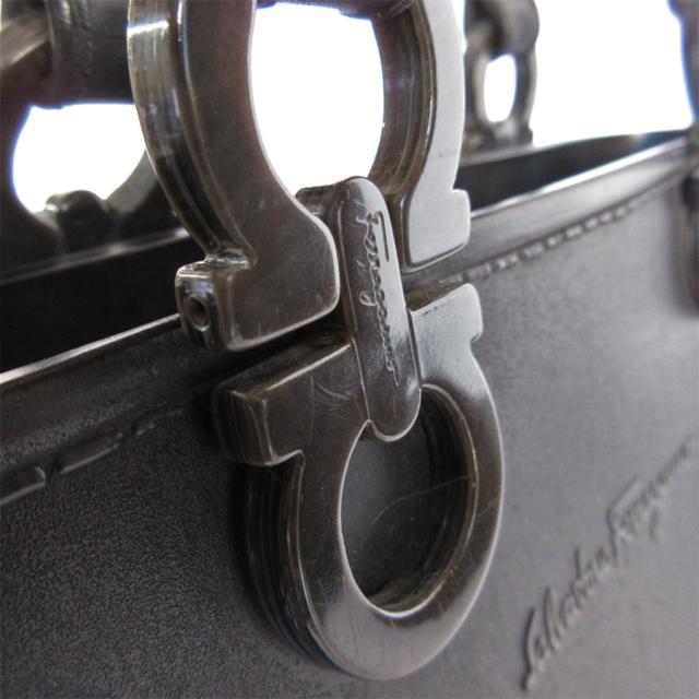 Salvatore Ferragamo サルヴァトーレフェラガモ ガンチーニ