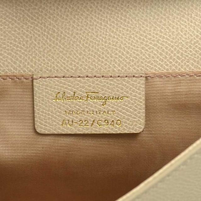 Salvatore Ferragamo サルヴァトーレフェラガモ ヴァラリボン ショルダーバッグ ベージュ 14059 レディース【中古】 55920g Salvatore Ferragamo サルヴァトーレフェラガモ ヴァラリボン