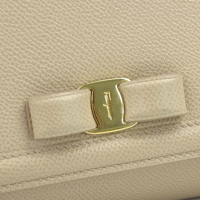 Salvatore Ferragamo サルヴァトーレフェラガモ ヴァラリボン