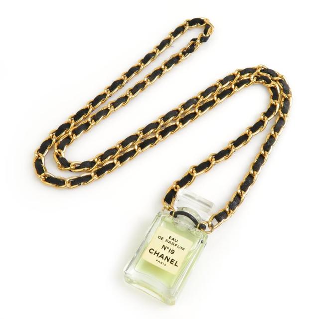 CHANEL No.19 香水ネックレス