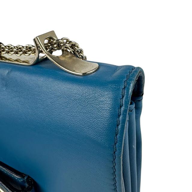ヴァレンティノ　valentino スタッズ付きブルーショルダーバッグ ヴァレンティノvalentino スタッズ付きブルーショルダーバッグ