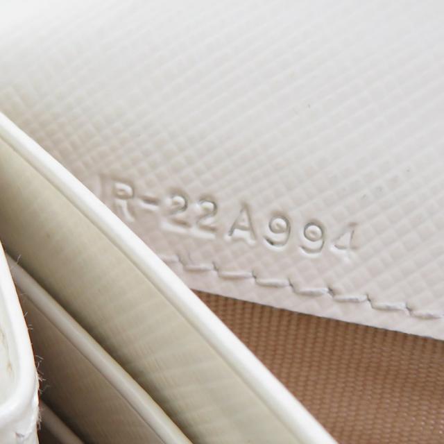 Salvatore Ferragamo サルヴァトーレフェラガモ 長財布 アイボリー