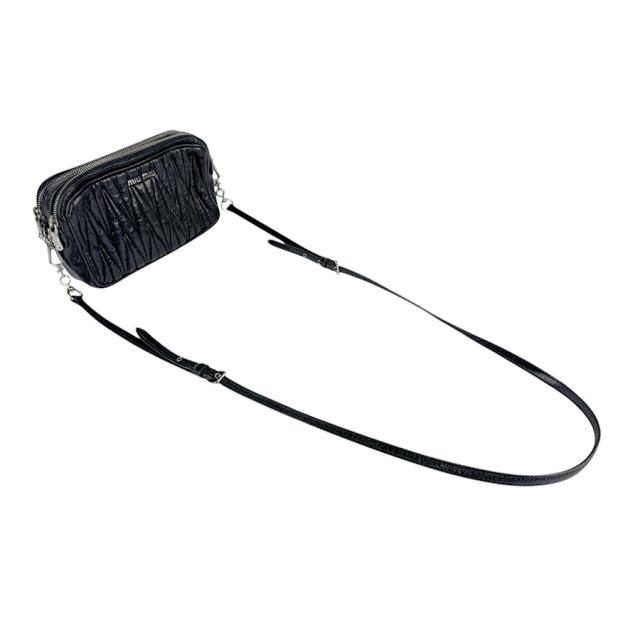 MIUMIU ミュウミュウ マテラッセ 斜め掛けショルダーバッグ ブラック 14054 レディース【中古】 z5304 MIUMIU ミュウミュウ マテラッセ 斜め掛けショルダーバッグ ブラック