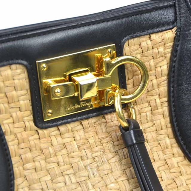 Salvatore Ferragamo サルヴァトーレフェラガモ ガンチーニ ショルダー