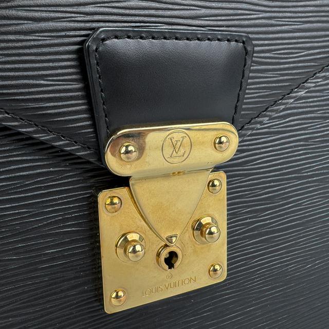 LOUIS VUITTON ルイ ヴィトン ポルト ドキュマン バンドリエール エピ