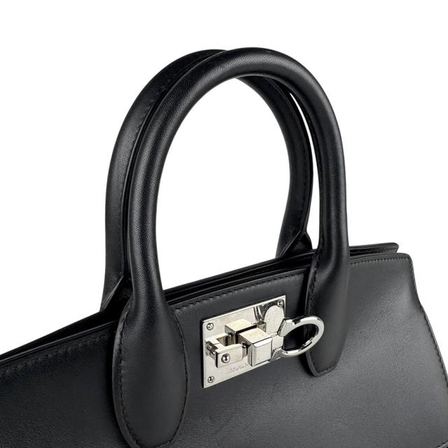 Salvatore Ferragamo サルヴァトーレフェラガモ ガンチーニ ハンドバッグ ショルダーバッグ ブラック 14054 レディース【中古】 z6813 Salvatore Ferragamo サルヴァトーレフェラガモ ガンチーニ