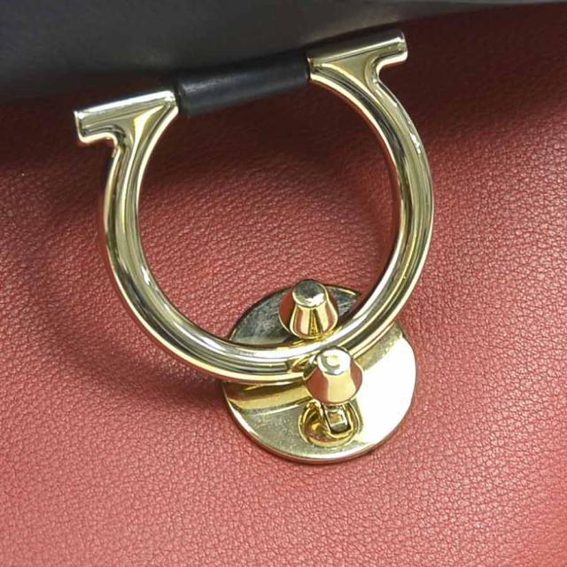 Salvatore Ferragamo サルヴァトーレフェラガモ ガンチーニ