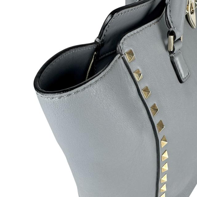 Valentino Garavani ヴァレンティノ ガラヴァーニ ロックスタッズ