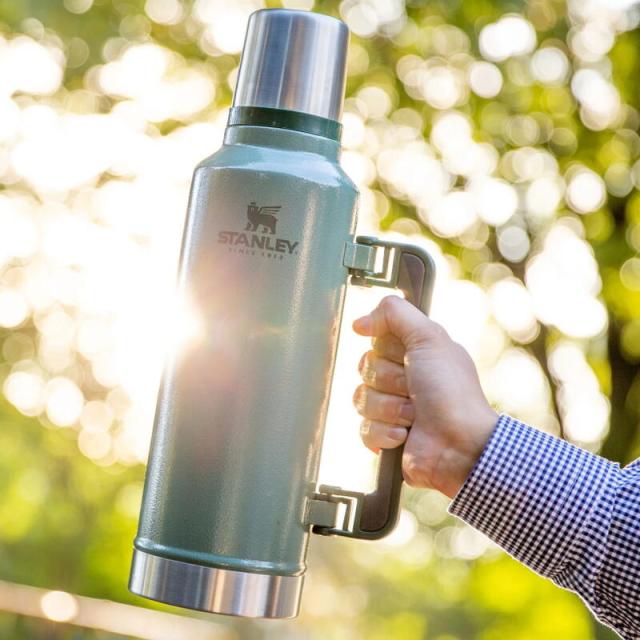 YETI 黒 1.9L 小さから ハーフガロン ランブラー ジャグ アシグリップ付