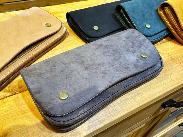 ☆トラッカーウォレット　イタリアテンペスティ社(テキサス) 年始に限定販売していたダブルステッチパイソントラッカー