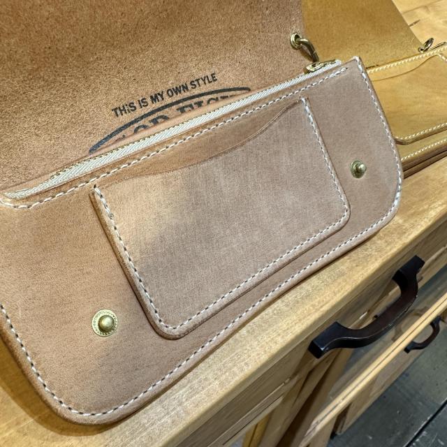 ☆トラッカーウォレット　イタリアテンペスティ社(テキサス) 年始に限定販売していたダブルステッチパイソントラッカー