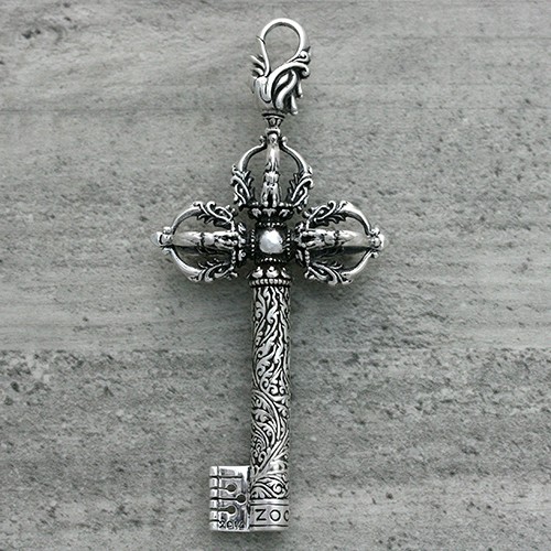 【送料無料】 ZOCALO　ソカロ　チベタン・ドラゴン・ダブル・ドージェ・キー・ペンダント　ZPDS-0071　メンズ　レディースの通販は