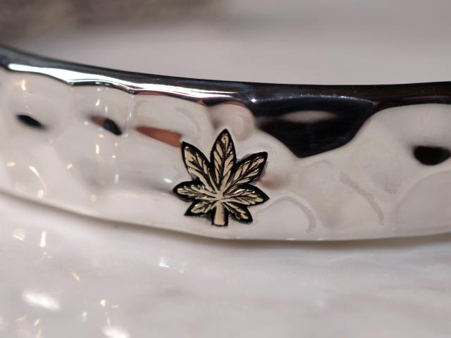 【送料無料】 ZOCALO ソカロ 鎚目 バングル リーフ HAMMERED TEXTURE BANGLE LEAF ZBAS-0022 シンプル ブレスレット メンズ レディース_1