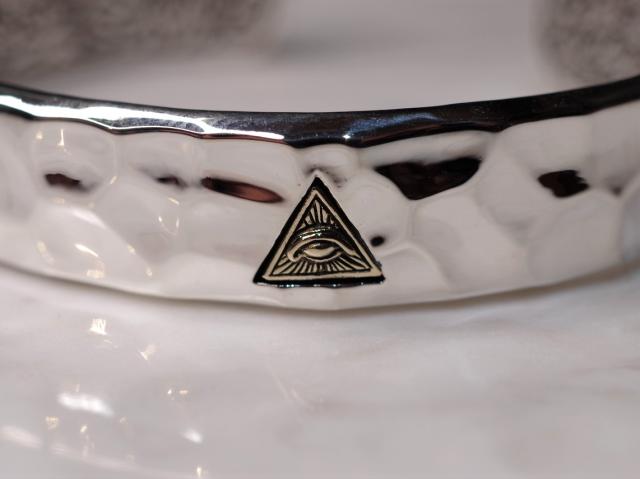 【送料無料】 ZOCALO ソカロ 槌目バングル アイ・オブ・プロビデンス HAMMERED TEXTURE BANGLE EYE OF PROVIDENCE ZBAS-0023 シンプル ブレスレット メンズ レディース_1