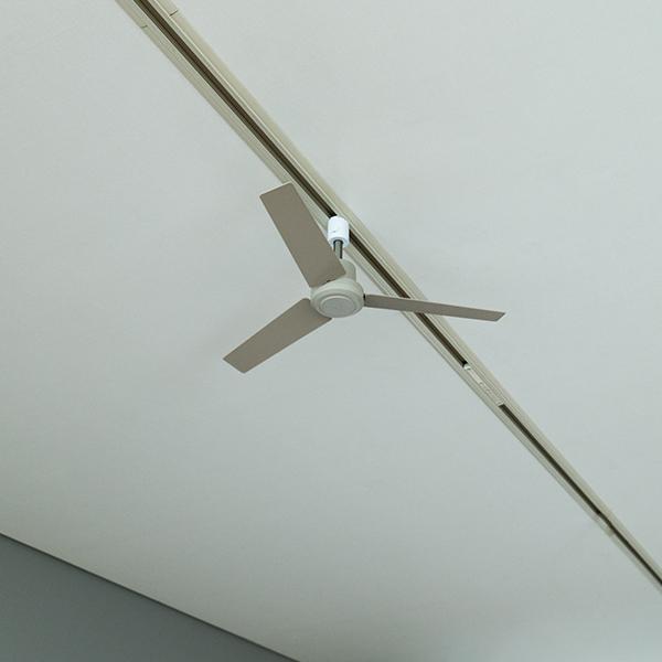 [あす着] ブリッド BRID シーリングファン DUCT RAIL FAN DC plus 50 ダクトレール ファン 50cm コンパクト 換気 送風 小型 軽量 シンプル おしゃれ リモコン付 角度調節 風量5段階 簡単 取り