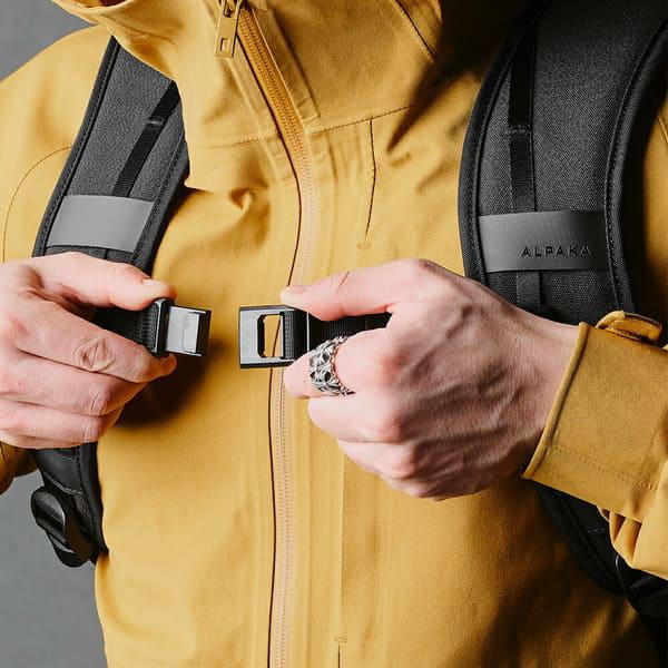 [あす着] アルパカ ALPAKA バッグパック ELEMENTS BACKPACK PRO AXOFLUX 26L サイズ リュックサック 多機能オーガナイザー 側面ボトルポケット 通学 出張 ビジネス 旅行 トラベル アウトドアシーン対応 通勤 日常使い_4
