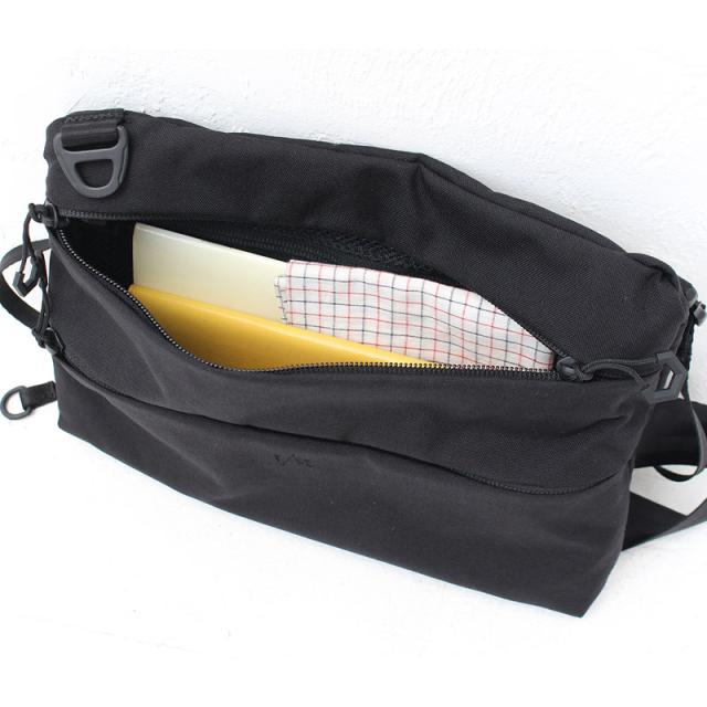 Undercoverism 黒 ショルダーバッグ　サコッシュ UNDERCOVER GU ジーユー x アンダーカバー QUILTING SHOULDER