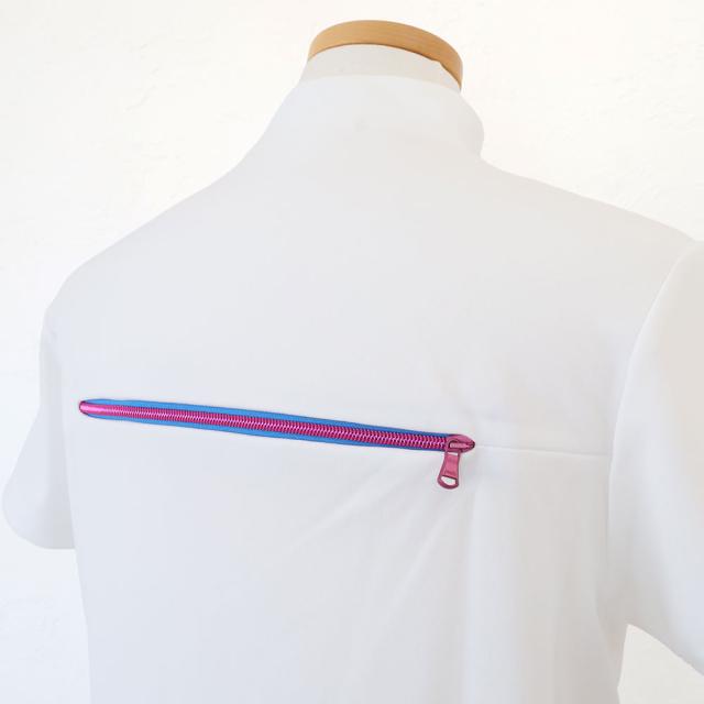 セール 20％オフ ポイント10% IZREEL イズリール ハイネックシャツ ゴルフウェア izr24ss213 ストレッチ バックジップデザイン モックネックシャツ ロゴワッペン akz10_12