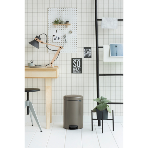 ペダル式ゴミ箱 brabantia（ブラバンシア） New Icon 12L 楽天市場】brabantia ブラバンシア ゴミ箱 ペダルビン NEWICON
