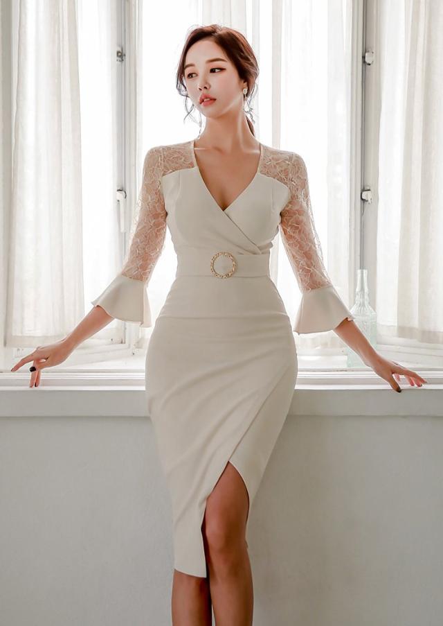 即納 豪華 ベルト飾り シースルーレース装飾 胸元カシュクール 大人セクシー ひざ丈 ドレス ワンピース クリームベージュの通販はau Pay マーケット ステイ ウィズ 5000円以上購入で送料無料