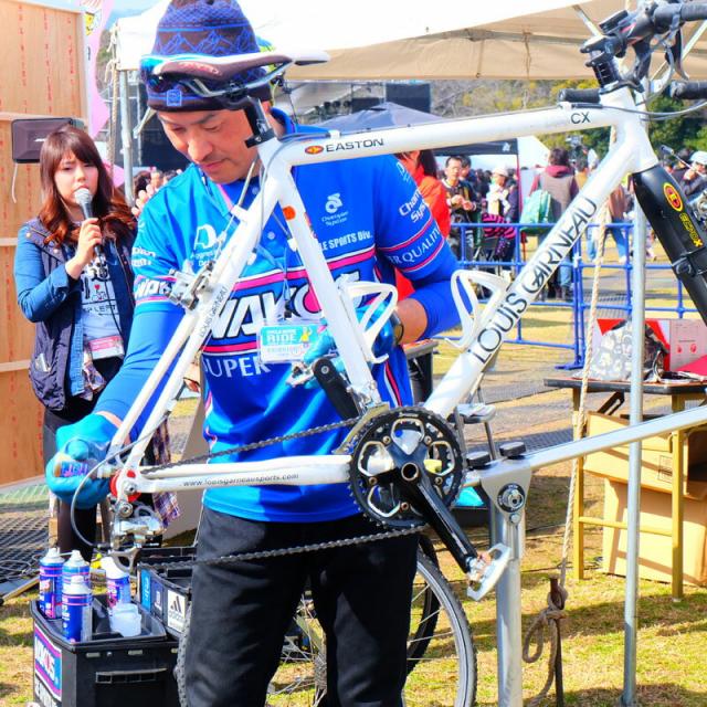 ワコーズ チェーンクリーナー ブラシ付 330ml A179 自転車 メンテナンス クリーニング ボディケア ワコーズ の通販はau Pay マーケット ワールドサイクル