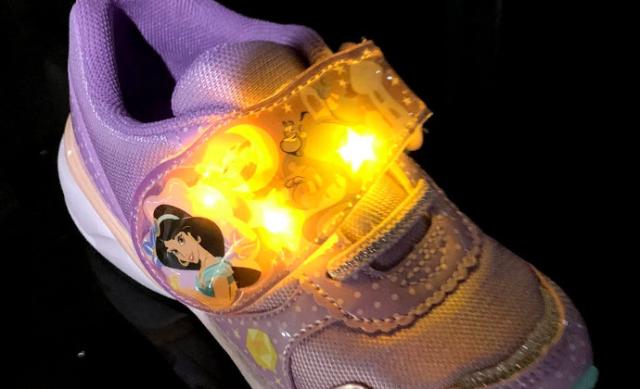 光る靴 ディズニー キャラクター プリンセス ムーンスター キッズ スニーカー 女の子 通園 ベロクロ マジック 子供靴 Tmdnc1273の通販はau Pay マーケット ファッションシューズアベリア