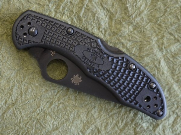 SPYDERCO（スパイダルコ） デリカ4 オールブラック チタン
